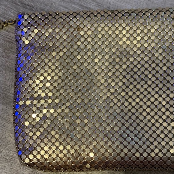 Vintage Whiting & Davis Gold Tone Metal Mesh Large Zippered Clutch / Handbag - Picture 3 of 16